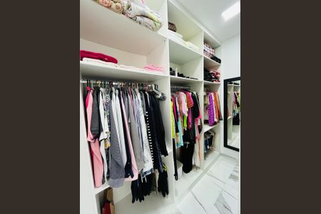 Casa de Condomínio para alugar com 3 quartos, 250m² em Taquara, Rio de Janeiro