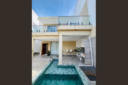 Casa de condomínio à venda com 250m², 3 quartos e 3 vagas