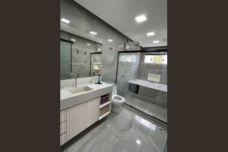 Casa de condomínio à venda com 250m², 3 quartos e 3 vagas