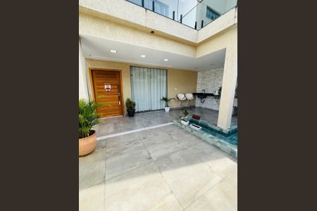 Casa de condomínio à venda com 250m², 3 quartos e 3 vagas