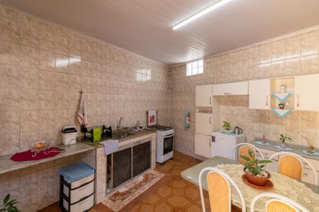 Casa à venda com 311m², 4 quartos e sem vaga Casa à venda com 311m², 4 quartos e sem vagaCasa 2 Cozinha