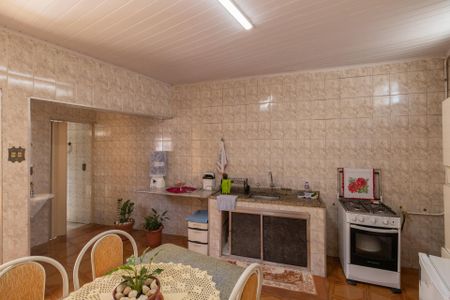 Casa à venda com 311m², 4 quartos e sem vaga Casa à venda com 311m², 4 quartos e sem vagaCasa 2 Cozinha