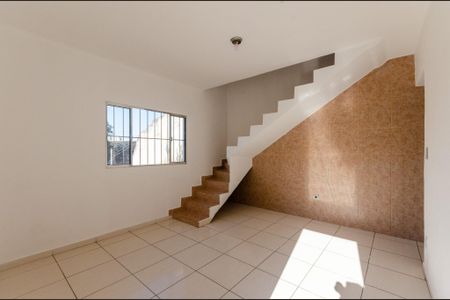 Casa à venda com 118m², 4 quartos e sem vaga Casa à venda com 118m², 4 quartos e sem vagaSala