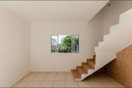 Casa à venda com 118m², 4 quartos e sem vaga Casa à venda com 118m², 4 quartos e sem vagaSala