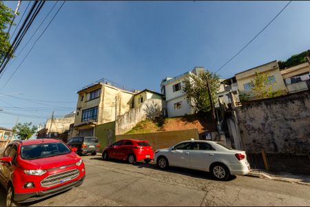 Casa à venda com 118m², 4 quartos e sem vaga Casa à venda com 118m², 4 quartos e sem vagaFachada