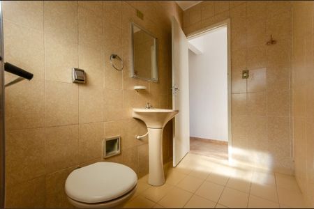 Casa à venda com 118m², 4 quartos e sem vaga Casa à venda com 118m², 4 quartos e sem vagaBanheiro 1