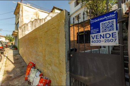 Casa à venda com 118m², 4 quartos e sem vaga Casa à venda com 118m², 4 quartos e sem vagaFachada