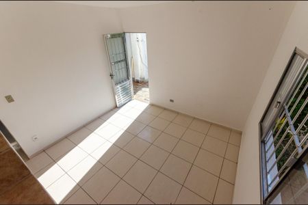 Casa à venda com 118m², 4 quartos e sem vaga Casa à venda com 118m², 4 quartos e sem vagaSala