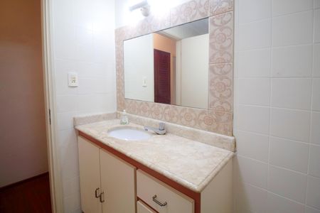 Apartamento para alugar com 60m², 2 quartos e sem vagaBanheiro