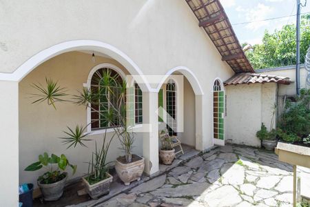 Casa à venda com 300m², 5 quartos e 4 vagas