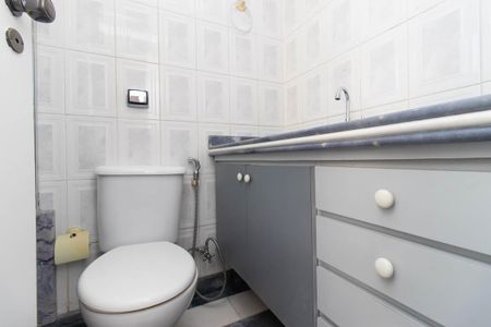 Apartamento à venda com 82m², 3 quartos e 2 vagasBanheiro da Suíte