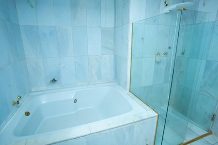 Apartamento à venda com 412m², 5 quartos e 2 vagas Apartamento à venda com 412m², 5 quartos e 2 vagasBanheiro da Suíte