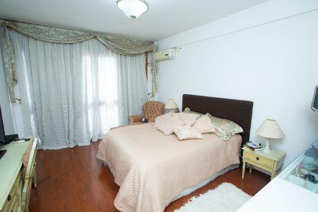 Apartamento à venda com 412m², 5 quartos e 2 vagas Apartamento à venda com 412m², 5 quartos e 2 vagasSuíte