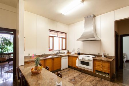 Casa para alugar com 896m², 4 quartos e 6 vagasCozinha