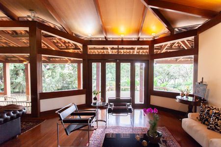 Casa para alugar com 896m², 4 quartos e 6 vagasSala 2