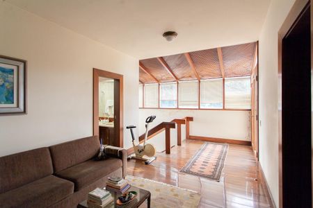 Casa para alugar com 896m², 4 quartos e 6 vagasSala 4