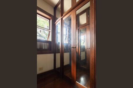 Casa para alugar com 896m², 4 quartos e 6 vagasCloset da suíte 1