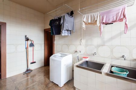 Casa para alugar com 896m², 4 quartos e 6 vagasÁrea de Serviço