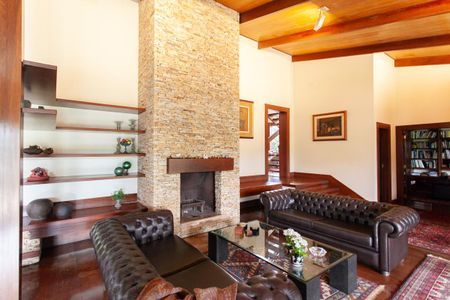 Casa para alugar com 896m², 4 quartos e 6 vagasSala 1