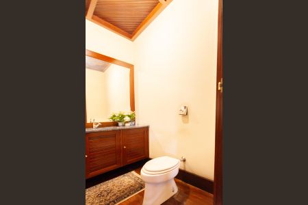 Casa para alugar com 896m², 4 quartos e 6 vagasLavabo