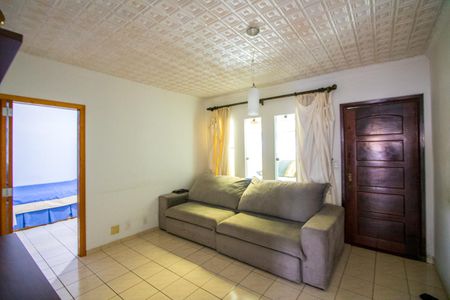 Casa à venda com 245m², 3 quartos e 2 vagasSala