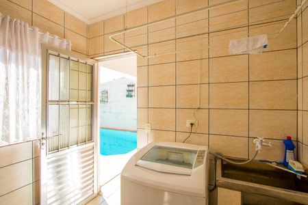 Casa à venda com 245m², 3 quartos e 2 vagasÁrea de serviço