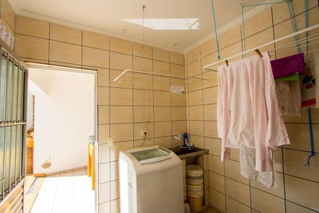 Casa à venda com 245m², 3 quartos e 2 vagasÁrea de serviço