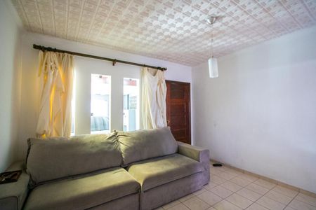 Casa à venda com 245m², 3 quartos e 2 vagasSala