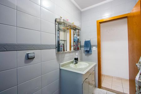 Casa à venda com 245m², 3 quartos e 2 vagasBanheiro social