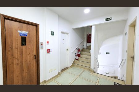 Apartamento para alugar com 112m², 2 quartos e sem vagaEscada