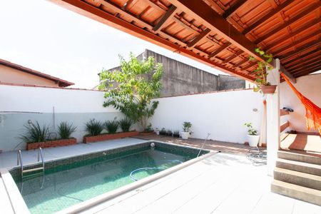 Casa à venda com 280m², 3 quartos e 4 vagasPiscina