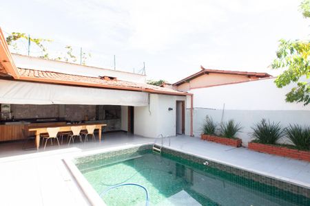 Casa à venda com 280m², 3 quartos e 4 vagasPiscina