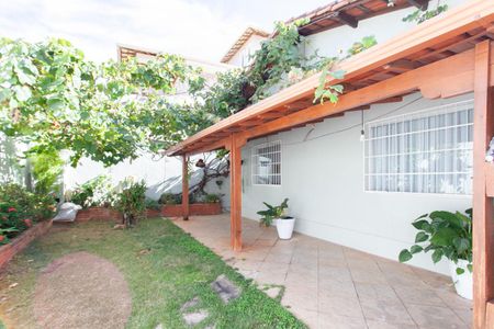 Casa à venda com 280m², 3 quartos e 4 vagasFrente da Casa