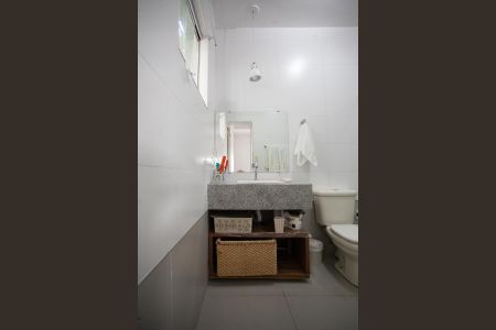 Casa à venda com 280m², 3 quartos e 4 vagasBanheiro da Suíte