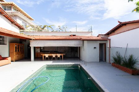 Casa à venda com 280m², 3 quartos e 4 vagasPiscina