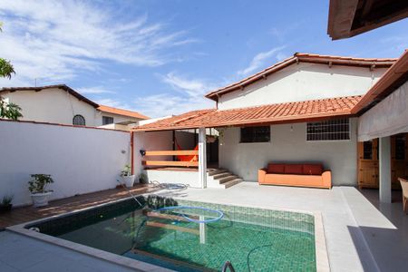 Casa à venda com 280m², 3 quartos e 4 vagasPiscina