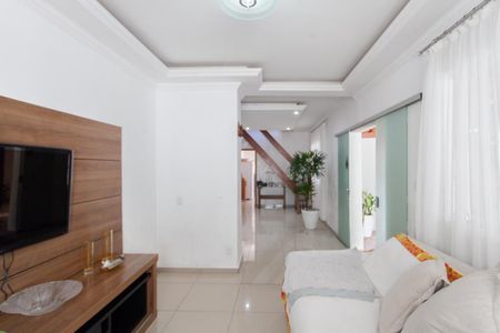 Casa à venda com 280m², 3 quartos e 4 vagasSala