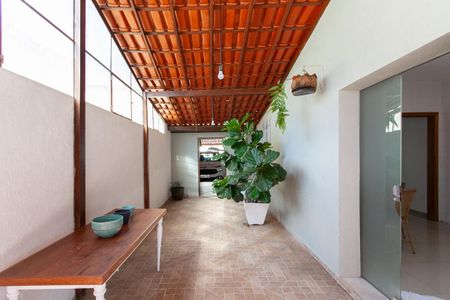 Casa à venda com 280m², 3 quartos e 4 vagasVaranda