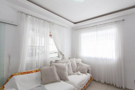 Casa à venda com 280m², 3 quartos e 4 vagasSala