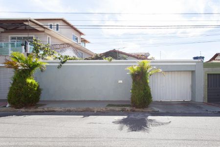 Casa à venda com 280m², 3 quartos e 4 vagasFachada