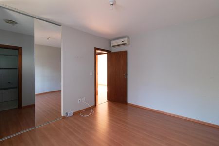 Casa de condomínio à venda com 181m², 3 quartos e 2 vagasSuíte