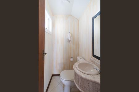 Casa de condomínio à venda com 181m², 3 quartos e 2 vagasLavabo