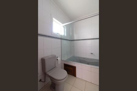 Casa de condomínio à venda com 181m², 3 quartos e 2 vagasBanheiro da Suíte