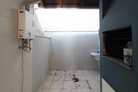 Casa de condomínio à venda com 181m², 3 quartos e 2 vagasQuintal