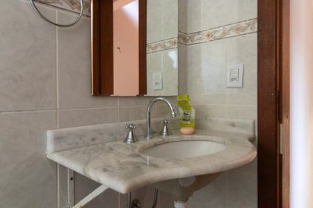 Casa de condomínio à venda com 181m², 3 quartos e 2 vagasBanheiro Social