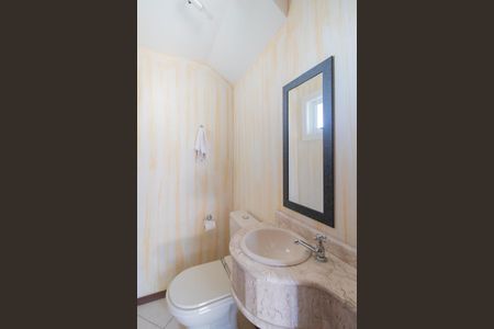 Casa de condomínio à venda com 181m², 3 quartos e 2 vagasLavabo