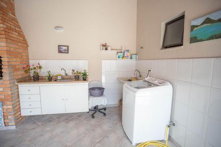 Casa à venda com 184m², 3 quartos e 2 vagas Casa à venda com 184m², 3 quartos e 2 vagasÁrea de serviço