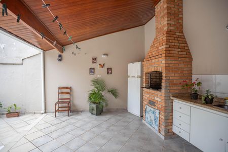 Casa à venda com 184m², 3 quartos e 2 vagas Casa à venda com 184m², 3 quartos e 2 vagasChurrasqueira