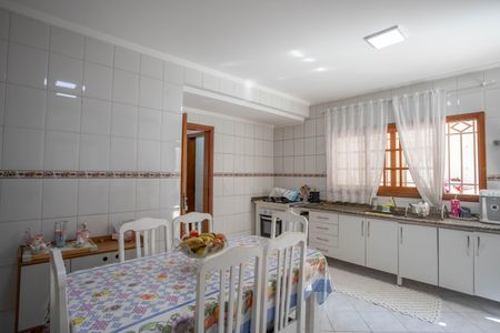 Casa à venda com 184m², 3 quartos e 2 vagas Casa à venda com 184m², 3 quartos e 2 vagasCozinha