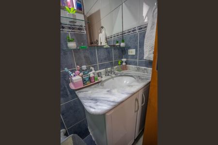 Casa à venda com 184m², 3 quartos e 2 vagas Casa à venda com 184m², 3 quartos e 2 vagasBanheiro social